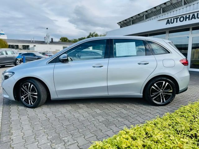 Mercedes-Benz B 180 B 180 d Progressive Sedan