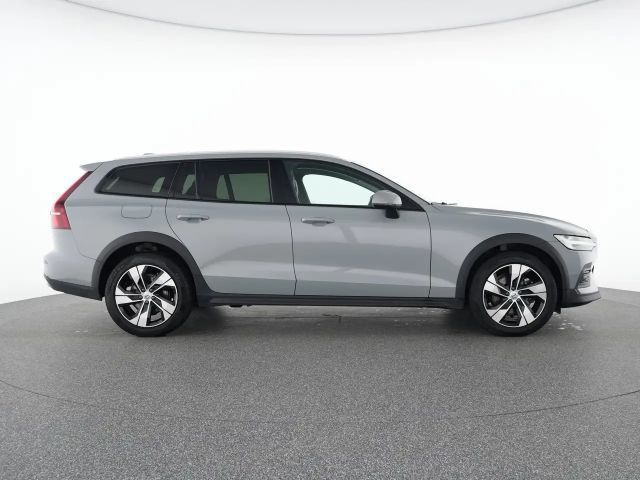 Volvo V60 Cross Country AWD Plus