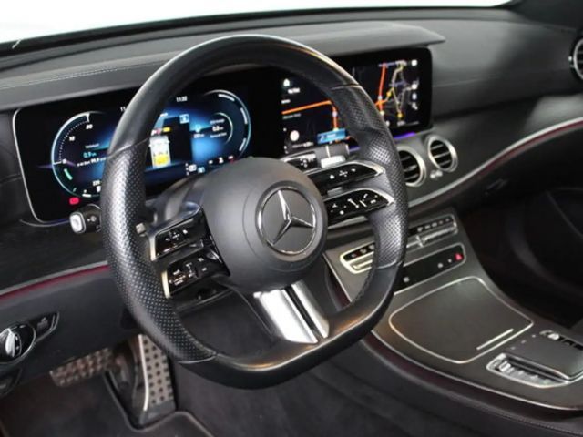 Mercedes-Benz E 220 AMG Line E 220 d Sedan