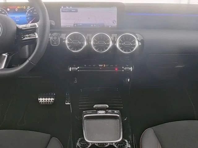 Mercedes-Benz CLA 180 AMG Line Coupé