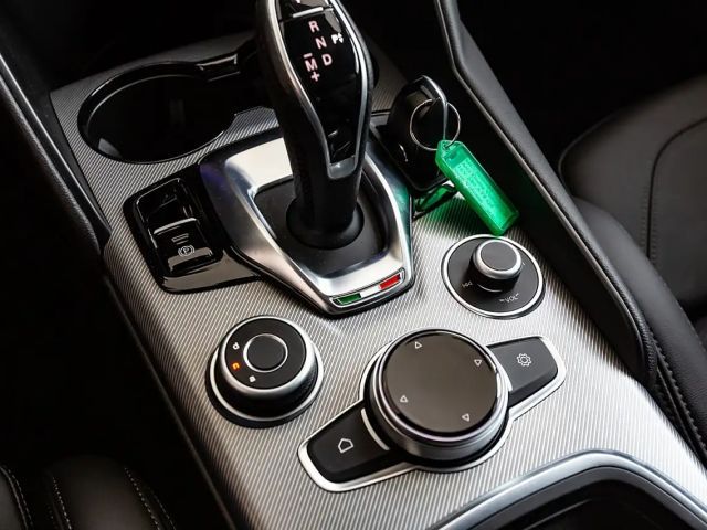 Alfa Romeo Giulia AT8 Q4 Veloce