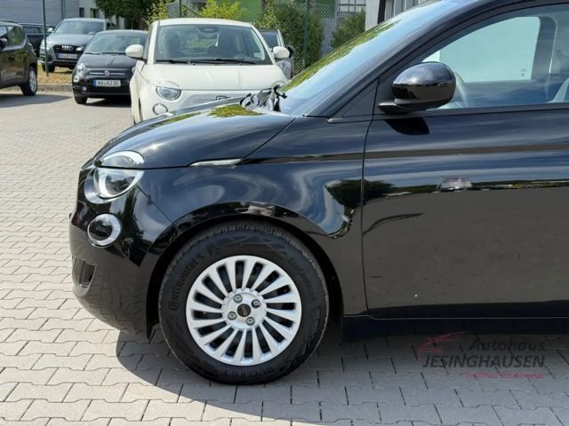 Fiat 500e +Klimaaut.+Tempomat+CarPlay+Spurhalte Navi Digital