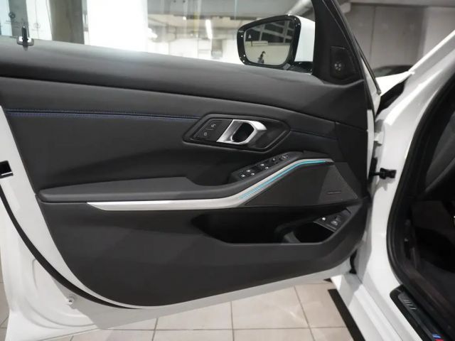 BMW 330 330e Sedan xDrive