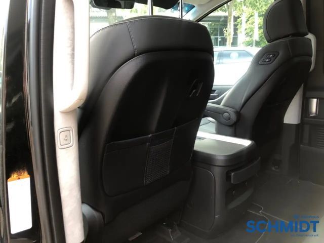 Hyundai Staria Signature