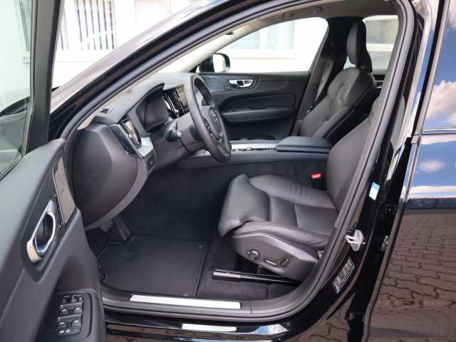 Volvo XC60 AWD Dark Plus