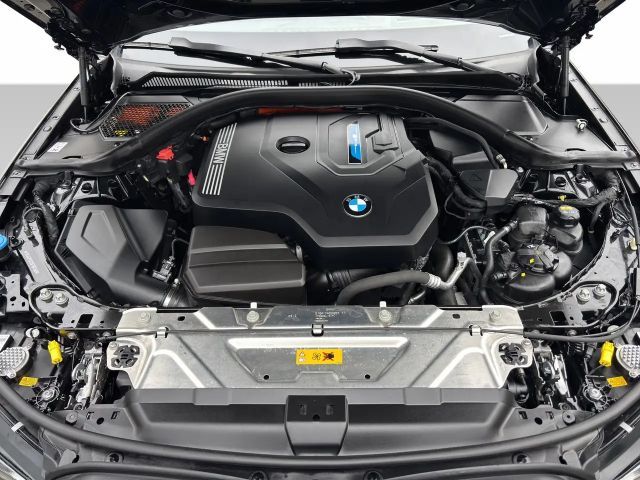 BMW 330 330e Sedan