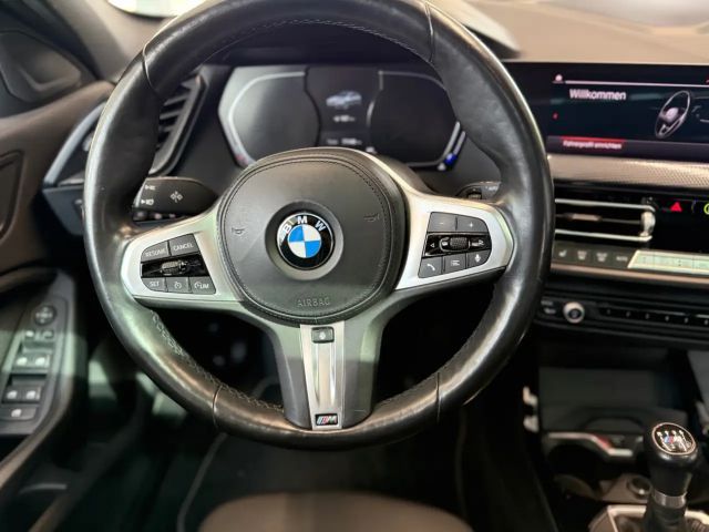 BMW 118 118i Sedan Sport Line