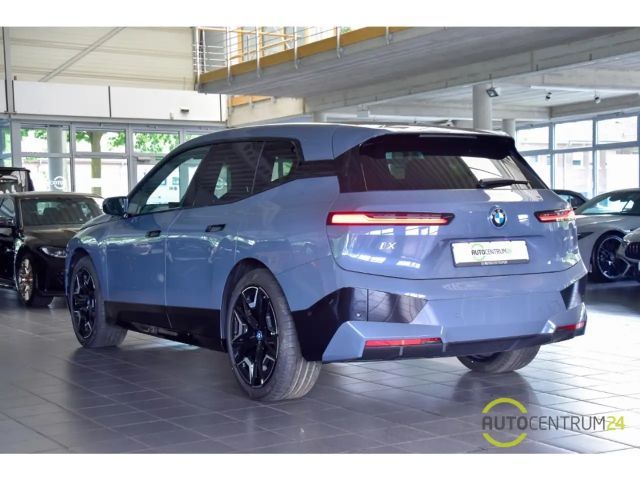 BMW iX 40 SkyLounge Massage HK HUD Soft Laser 360