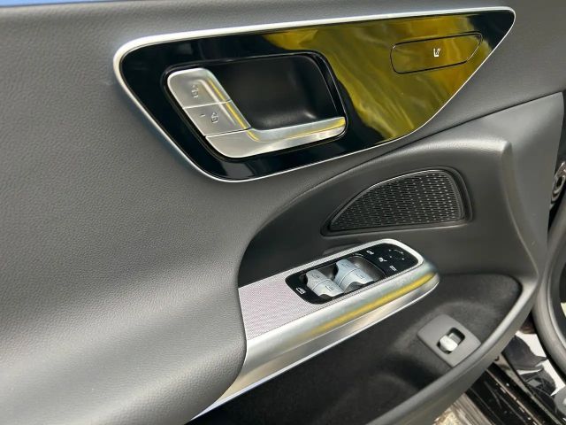 Mercedes-Benz E 220 AVANTGARDE E 220 d Sedan