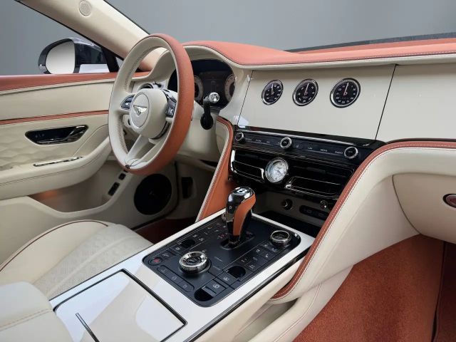 Bentley Flying Spur Hybrid V8