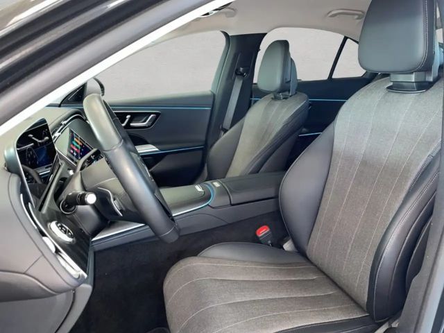 Mercedes-Benz E 200 Sedan