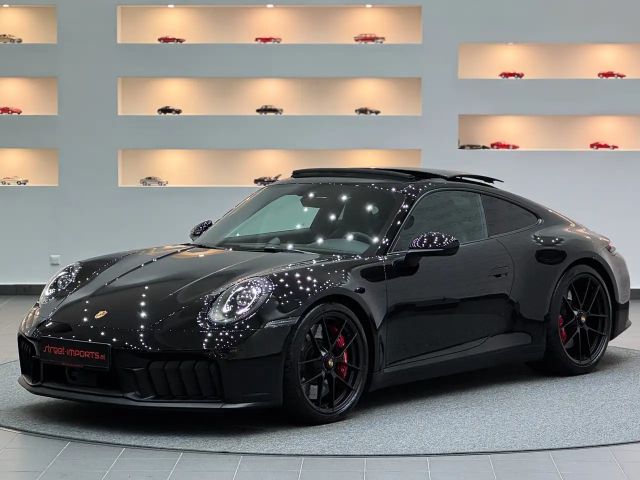 Porsche 992 Black Edition Coupé GTS