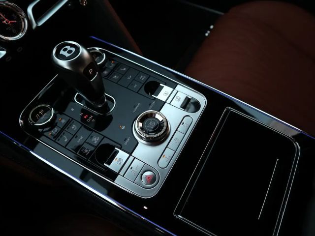 Bentley Flying Spur Hybrid V8