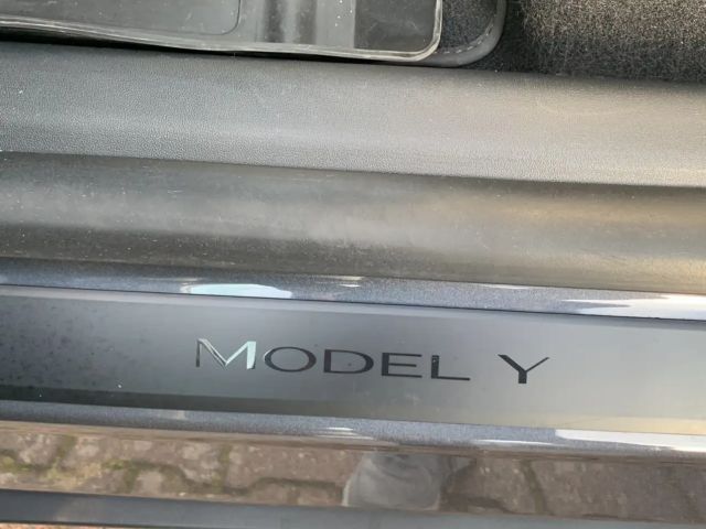 Tesla Model Y AWD Long Range