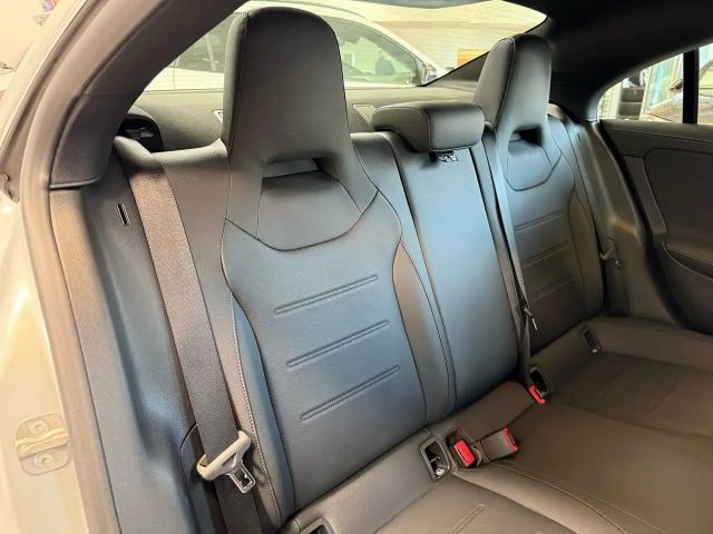 Mercedes-Benz CLA 180 Coupé Progressive