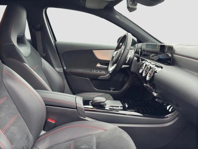 Mercedes-Benz A 250 A 250 e AMG Line