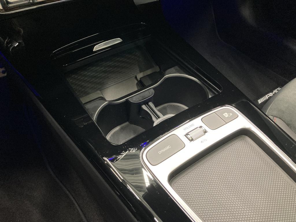 Mercedes-Benz CLA 200 AMG Line Sedan