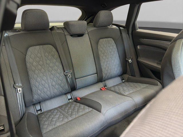 Audi A6 Avant Quattro S-Tronic