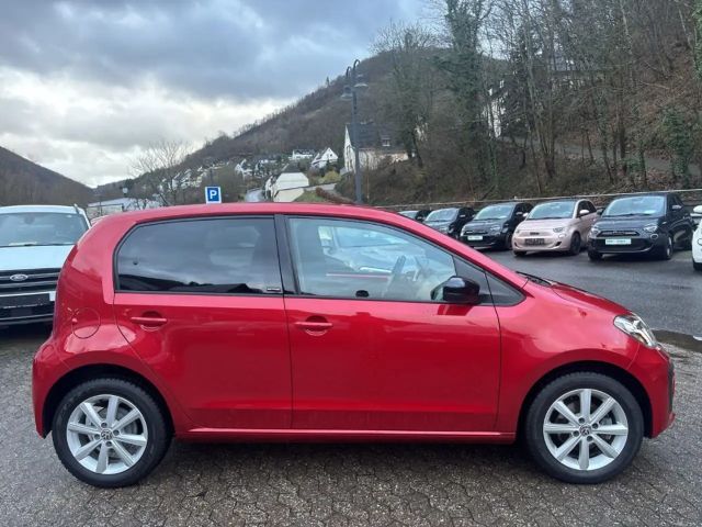 Volkswagen up! Active