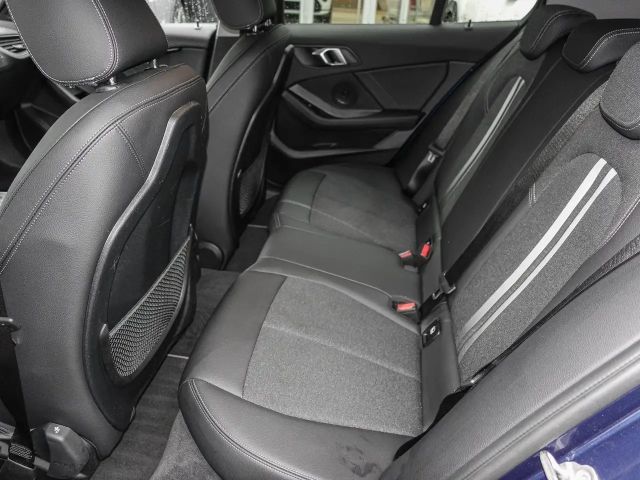 BMW 118 118i Sedan Sport Line