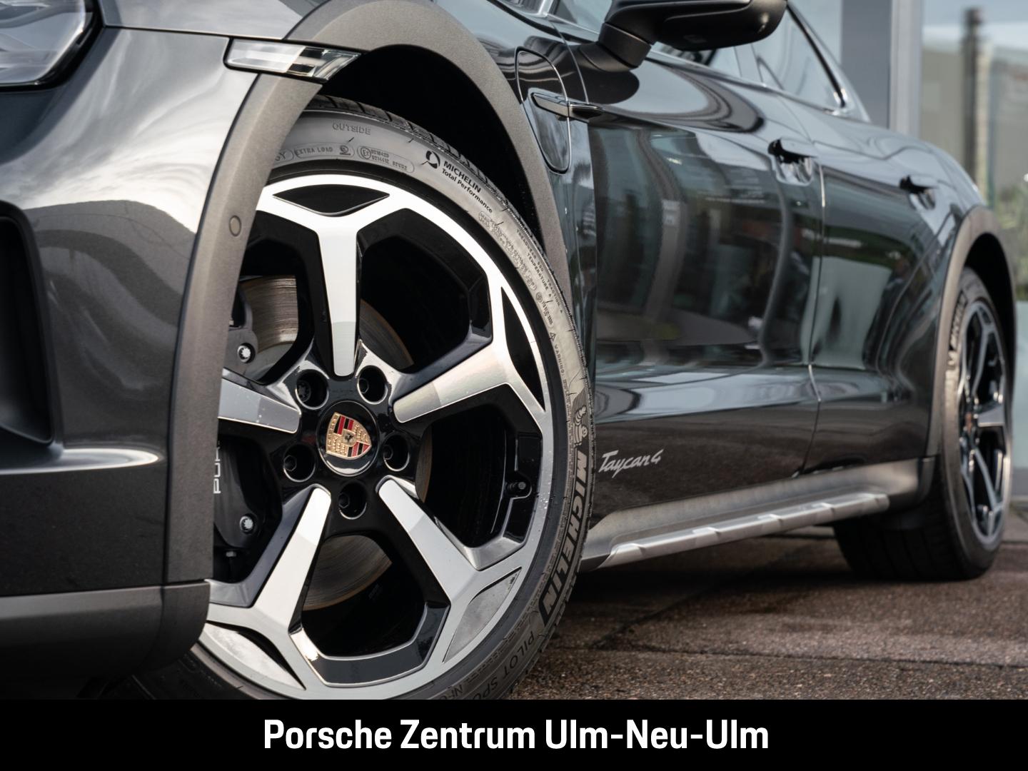 Porsche Taycan 4 Cross Turismo