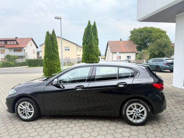 BMW 118 118i Sedan Sport Line