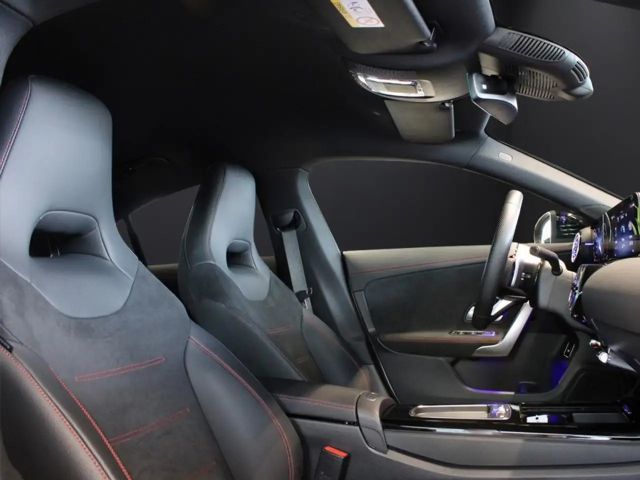 Mercedes-Benz CLA 200 AMG Line Coupé