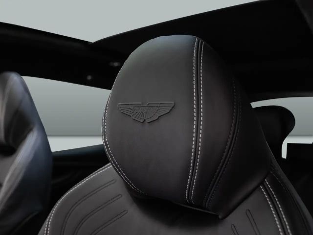 Aston Martin DBX Magnetic Silver Onyx Black