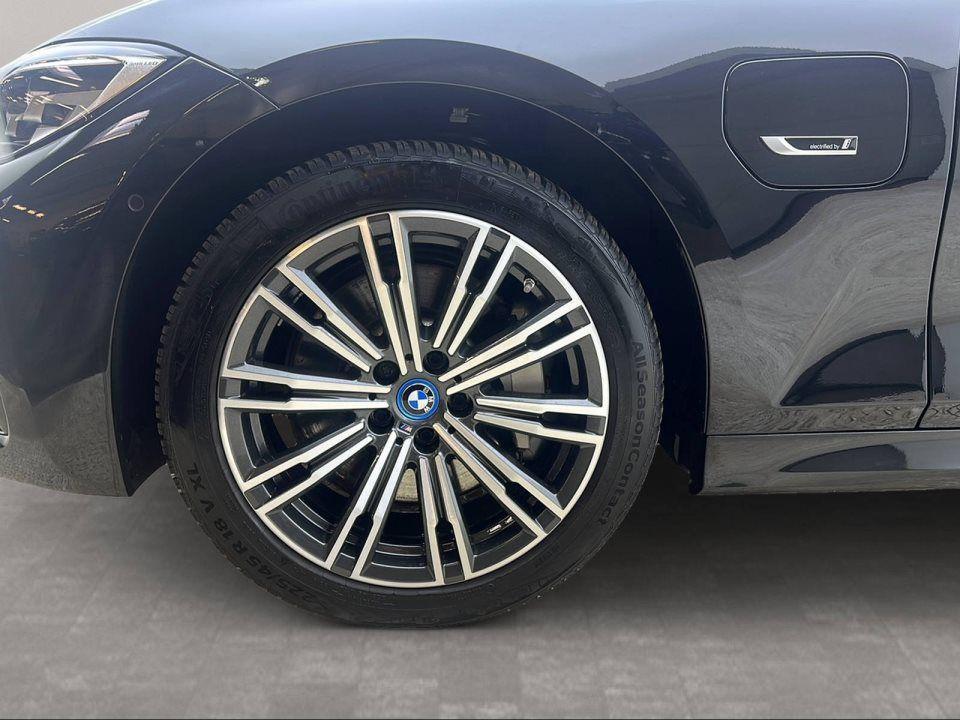 BMW 330 330e Touring