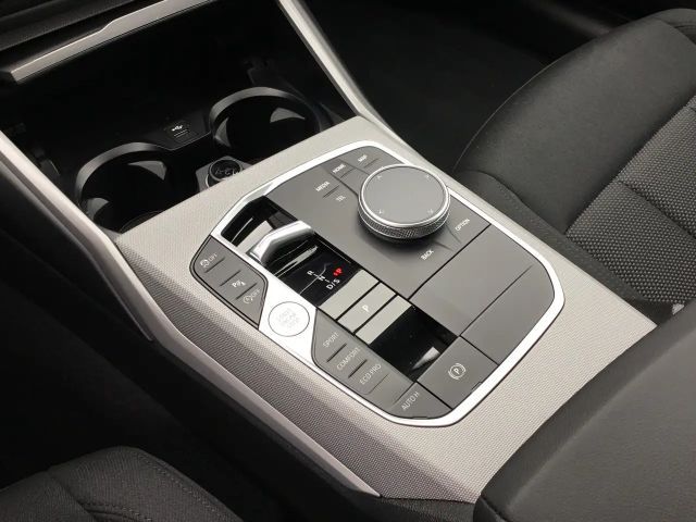 BMW 320 320i Sedan xDrive