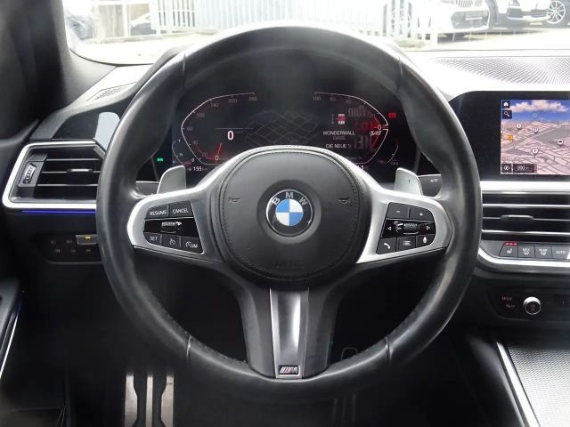 BMW 320 320i M-Sport Sedan