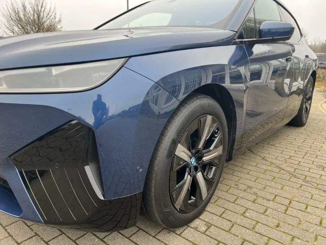 BMW iX xDrive50