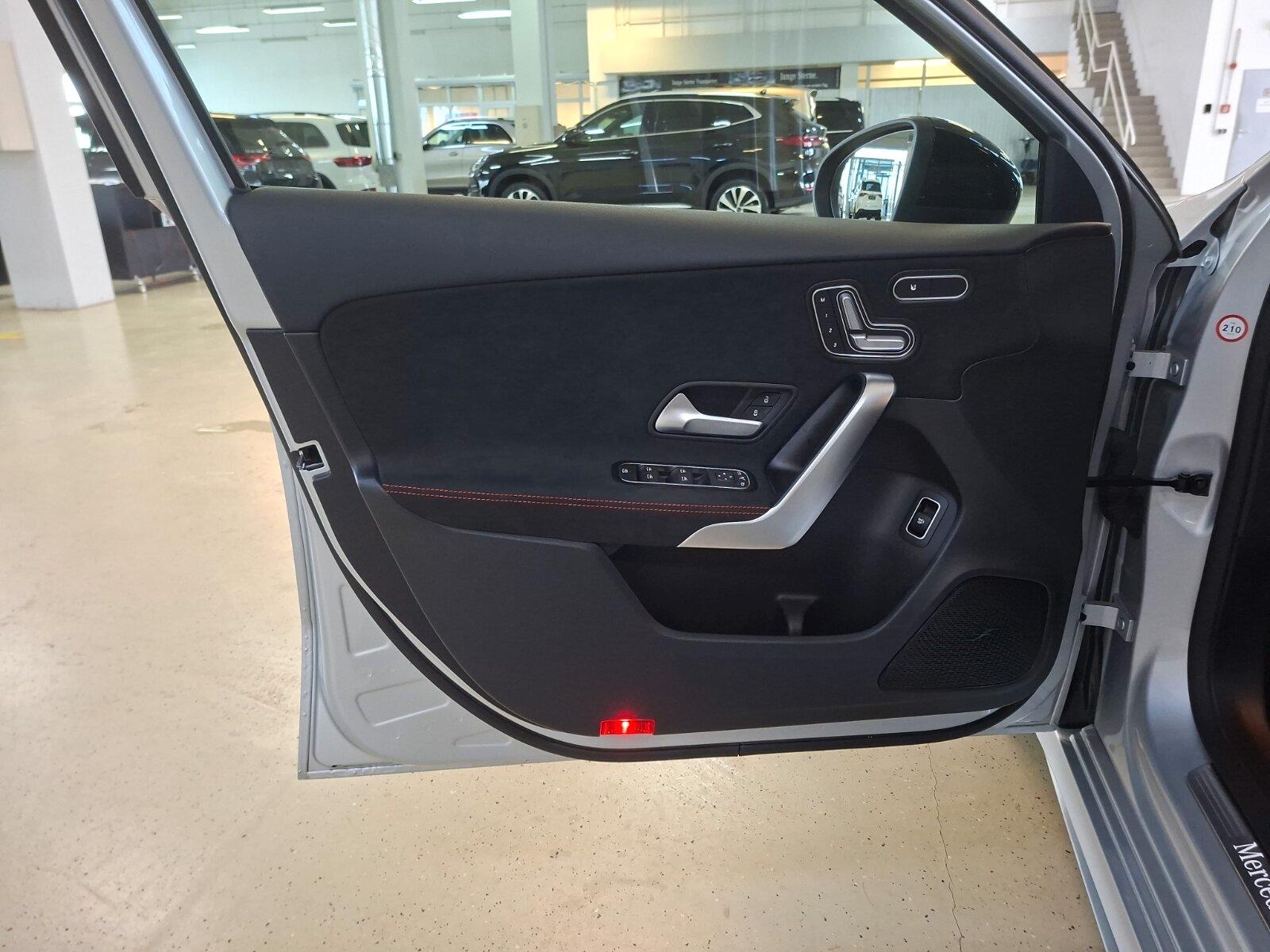 Mercedes-Benz A 250 4MATIC AMG Line