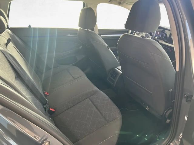 Volkswagen Golf 1.5 eTSI DSG Life Variant