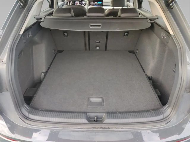 Volkswagen Golf 1.5 eTSI DSG Golf VIII Variant