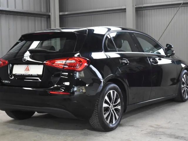 Mercedes-Benz A 180 A 180 d
