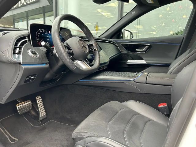 Mercedes-Benz E 220 AMG Line E 220 d Sedan