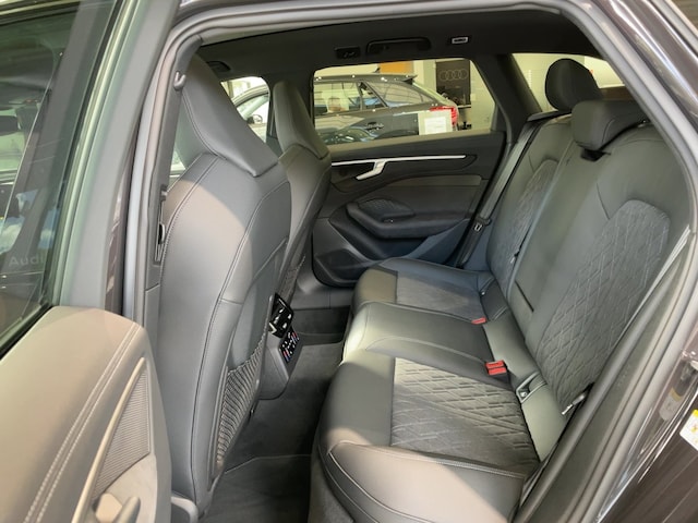 Audi A6 Avant Quattro S-Tronic