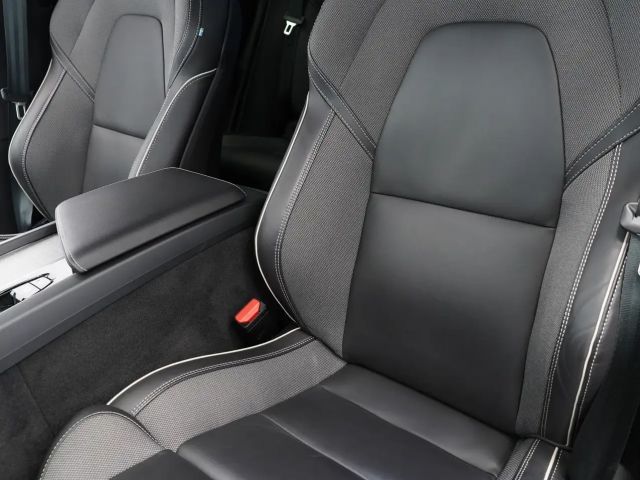 Volvo XC60 AWD Dark Plus