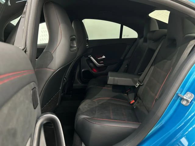 Mercedes-Benz CLA 220 4MATIC Coupé