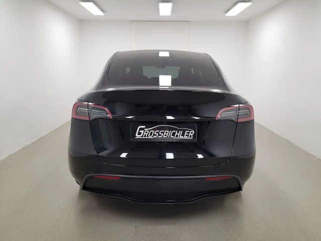 Tesla Model Y AWD