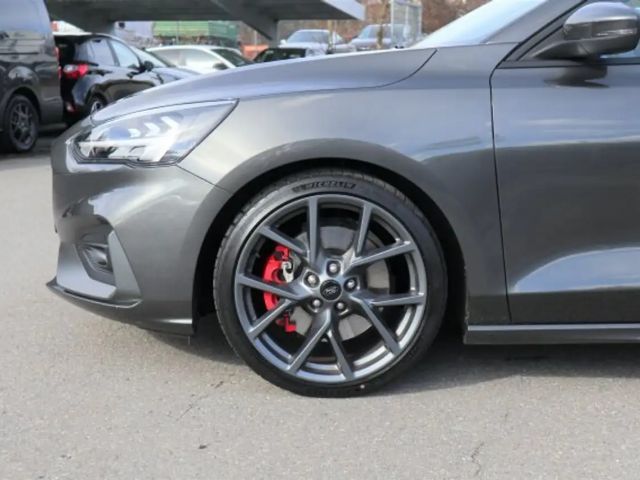 Ford Focus EcoBoost ST Line