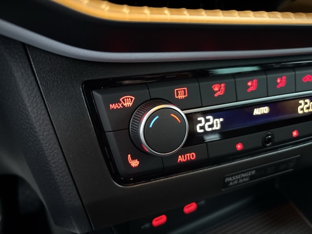 Seat Ibiza Road Edition 1,0 Navi Digitales Cockpit LED ACC Apple CarPlay Android Auto Mehrzonenklima