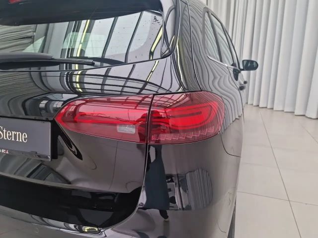 Mercedes-Benz B 180 B 180 d Sedan