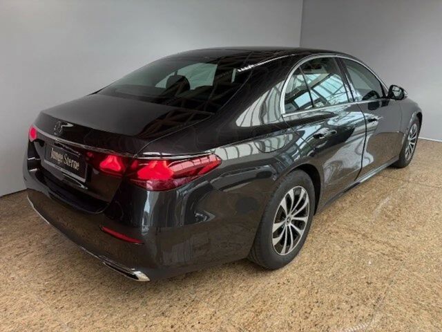 Mercedes-Benz E 220 AVANTGARDE E 220 d Sedan