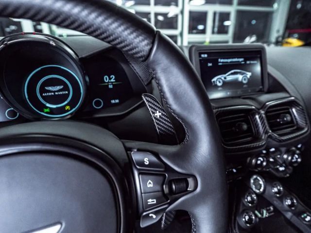 Aston Martin Vantage *Q Paint*Black Beast*Carbon*1/333*New