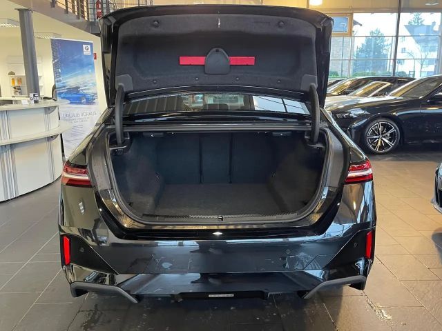 BMW 520 520i M-Sport Sedan