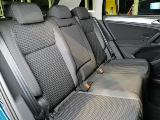 Volkswagen Tiguan 1.5TSI Active LED-Matrix Navi AHK Keyless ACC K...