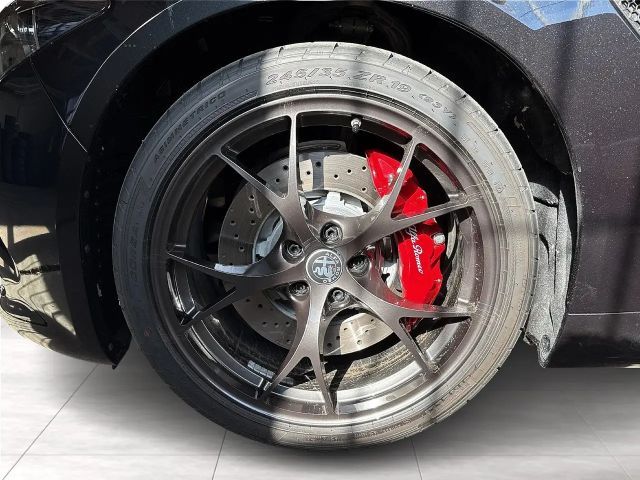 Alfa Romeo Giulia AT8 Quadrifoglio Turbo