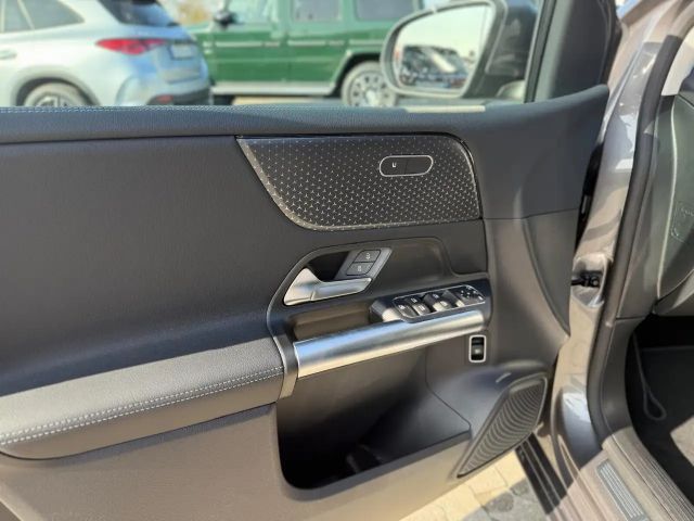 Mercedes-Benz B 180 Progressive Sedan